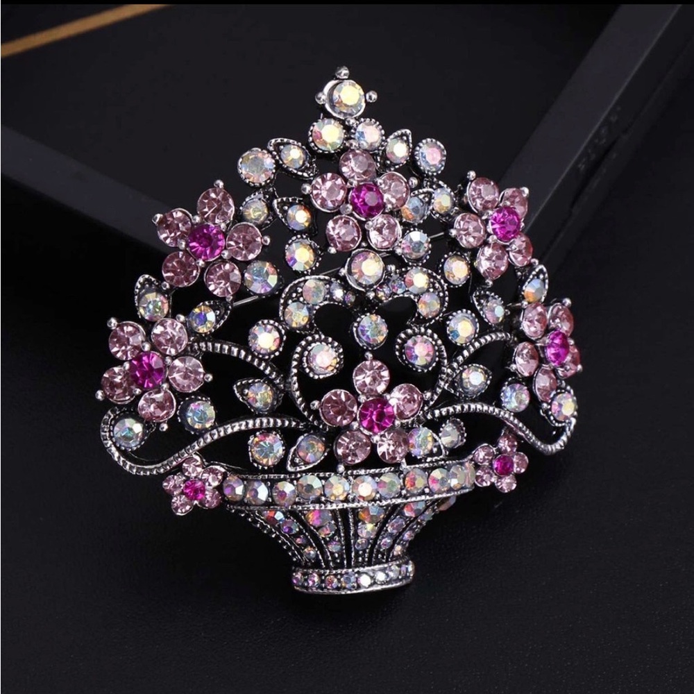 Elegant Pink and Silver Floral Brooch - Picture 2 of 2